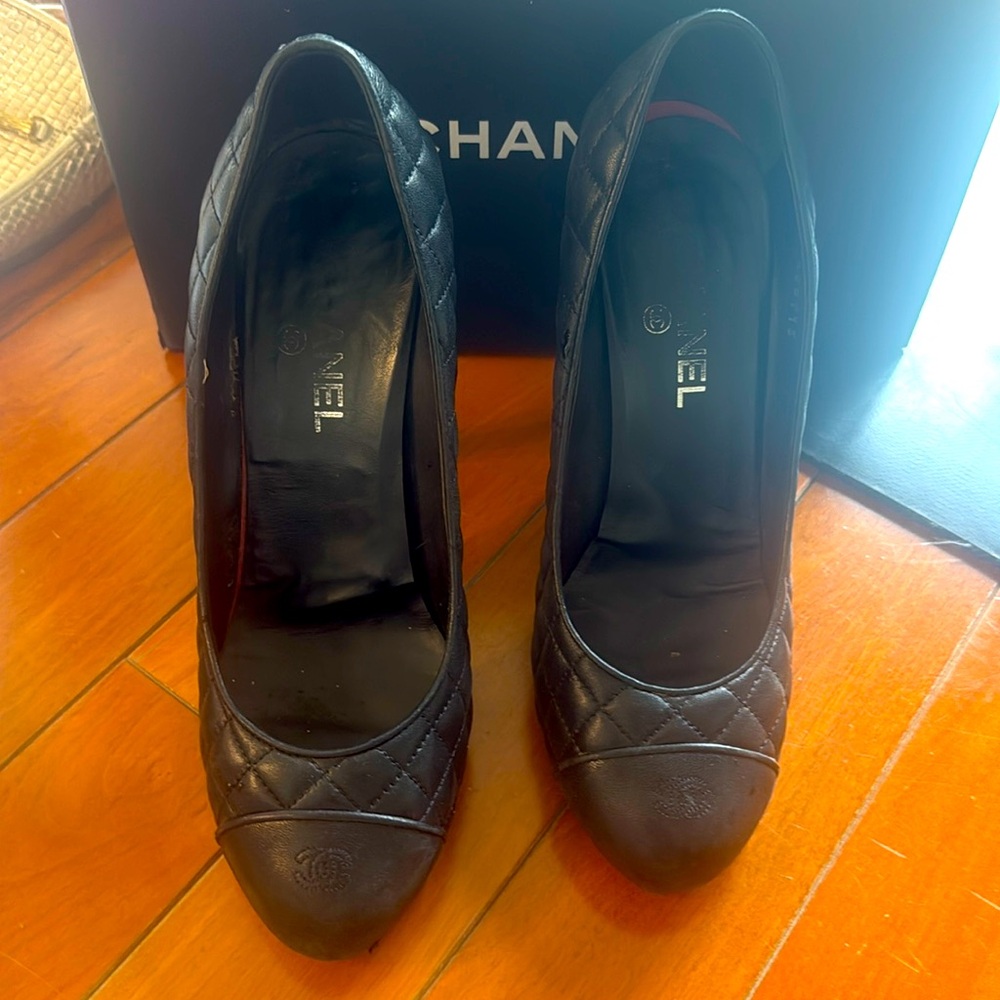 CHANEL quilted high heel pump size 41